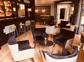 Гостиница INTER-HOTEL Rueil Centre  Рюей-Мальмезон